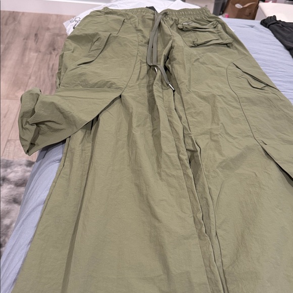 Fashion Nova Sage Green Women's Cargo Joggers - Picture 5 of 6